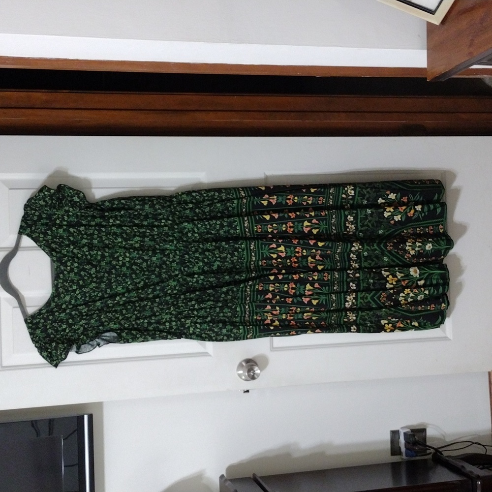 Floral Green Dress Bloomchic Brand Size 14-16 Women's. - Picture 5 of 5